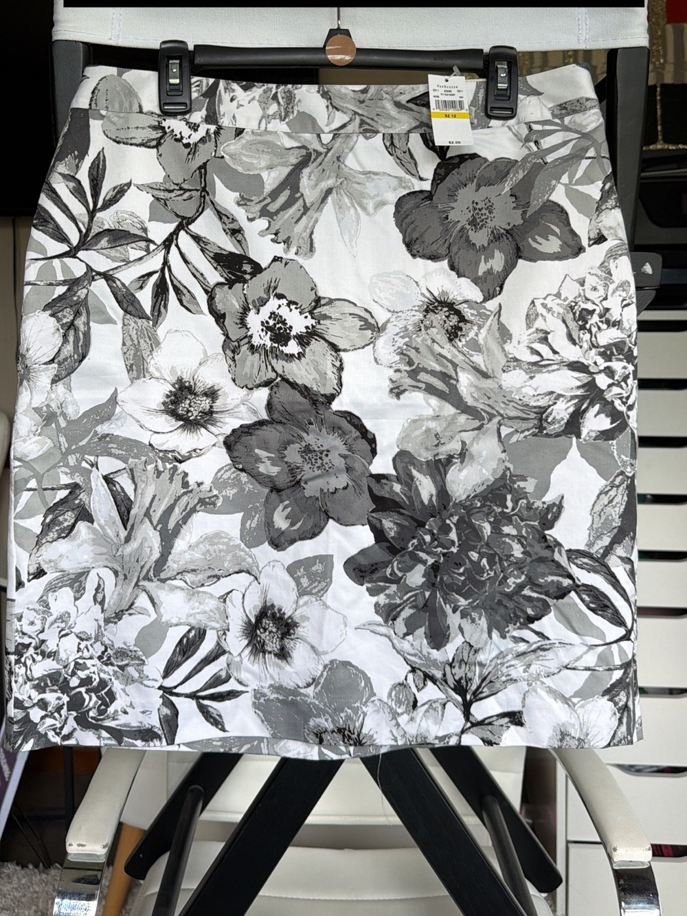 NWT Van Huesen black and white floral skirt